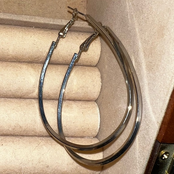 Worthington Jewelry - 3/$10 Vintage Worthington Large Oval Hoop Earrings Silver
